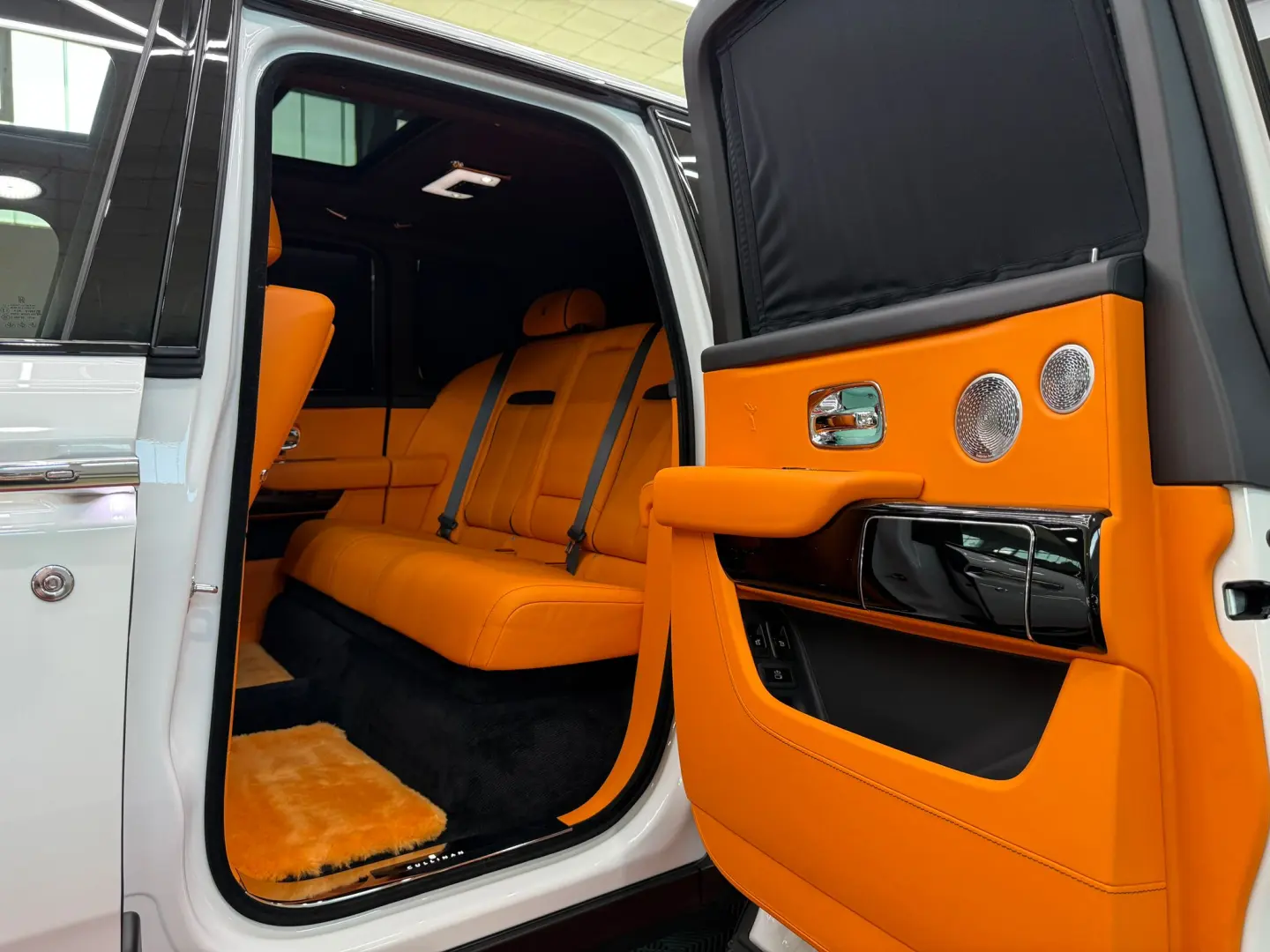 ROLLS ROYCE CULLINAN MANDARIN