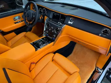ROLLS ROYCE CULLINAN MANDARIN