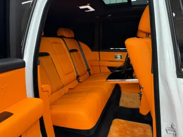 ROLLS ROYCE CULLINAN MANDARIN