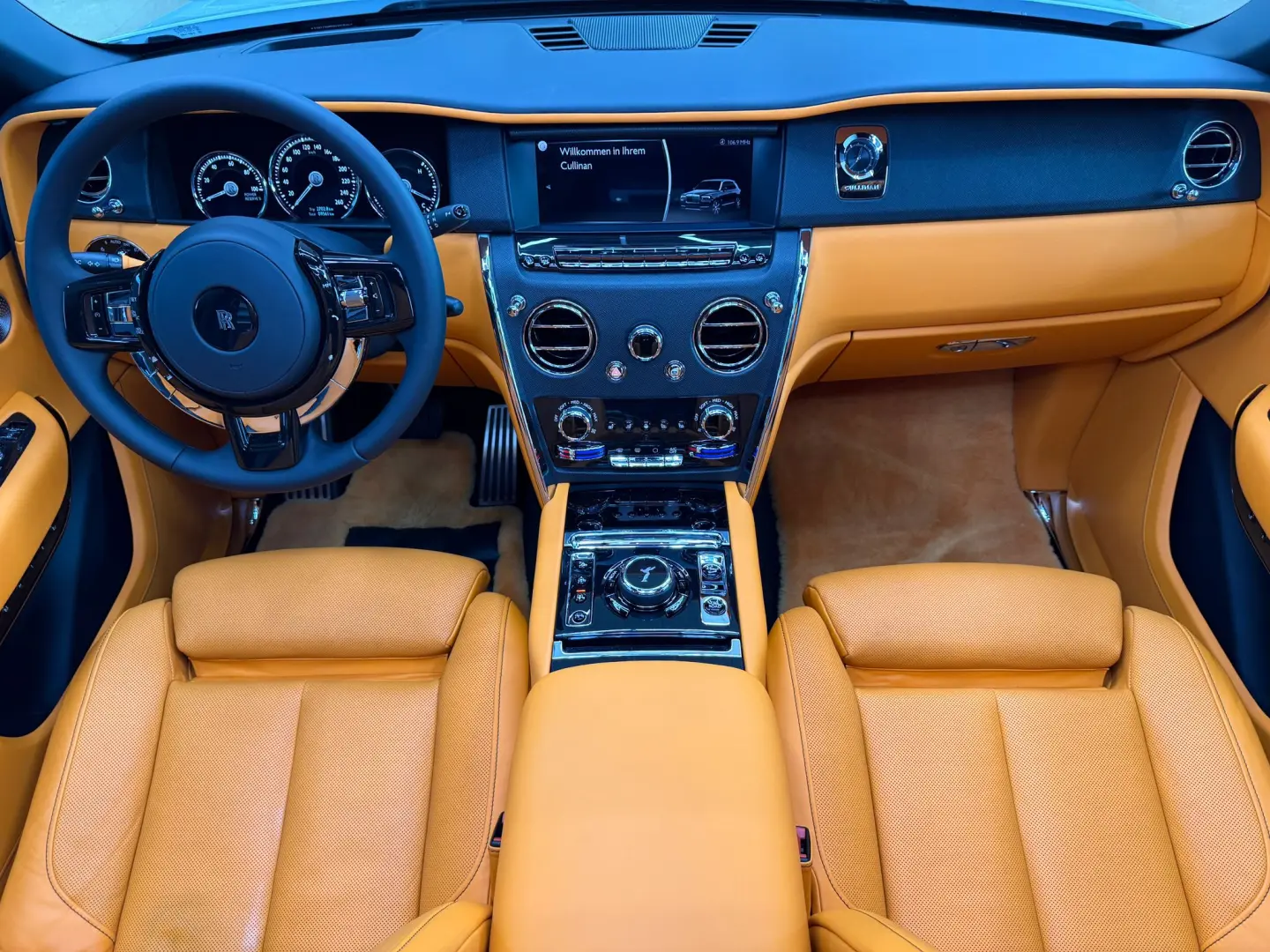 ROLLS ROYCE CULLINAN MANDARIN