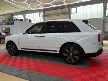 ROLLS ROYCE CULLINAN MANDARIN
