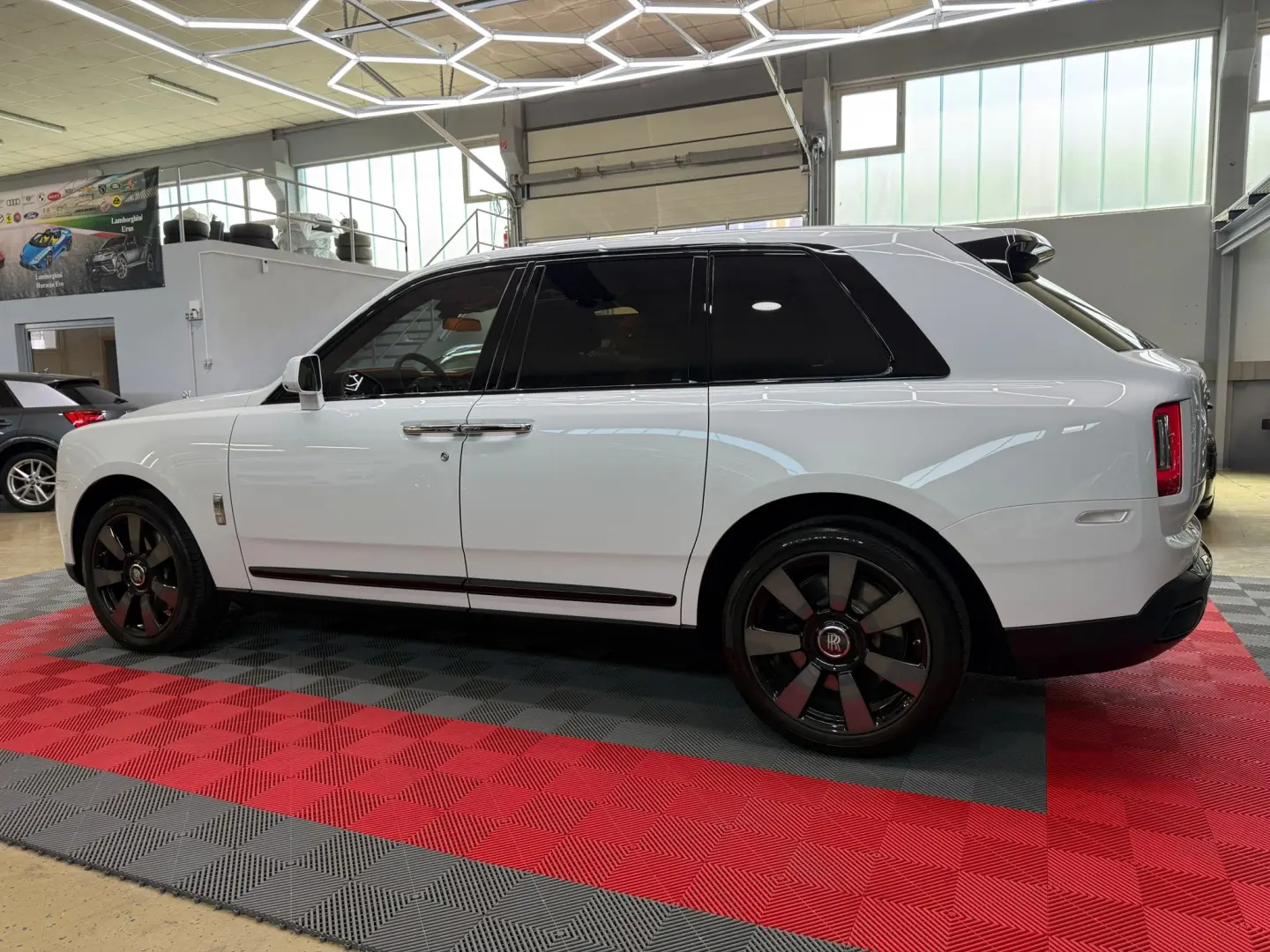 ROLLS ROYCE CULLINAN MANDARIN
