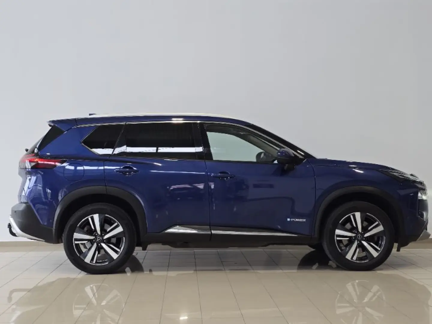 NISSAN X-TRAIL e4ORCE 211CP 4WD 7 locuri Tekna