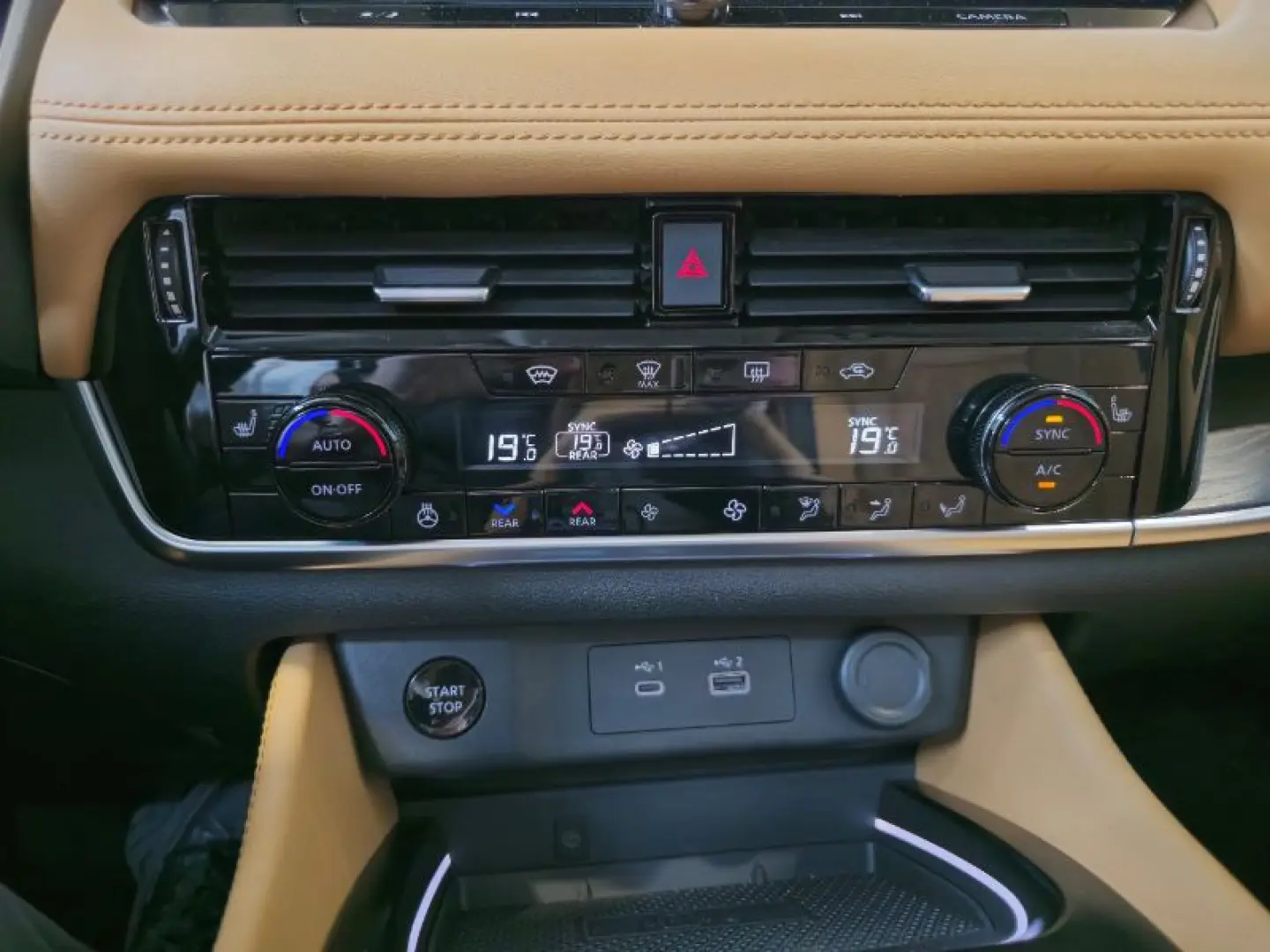 NISSAN X-TRAIL e4ORCE 211CP 4WD 7 locuri Tekna