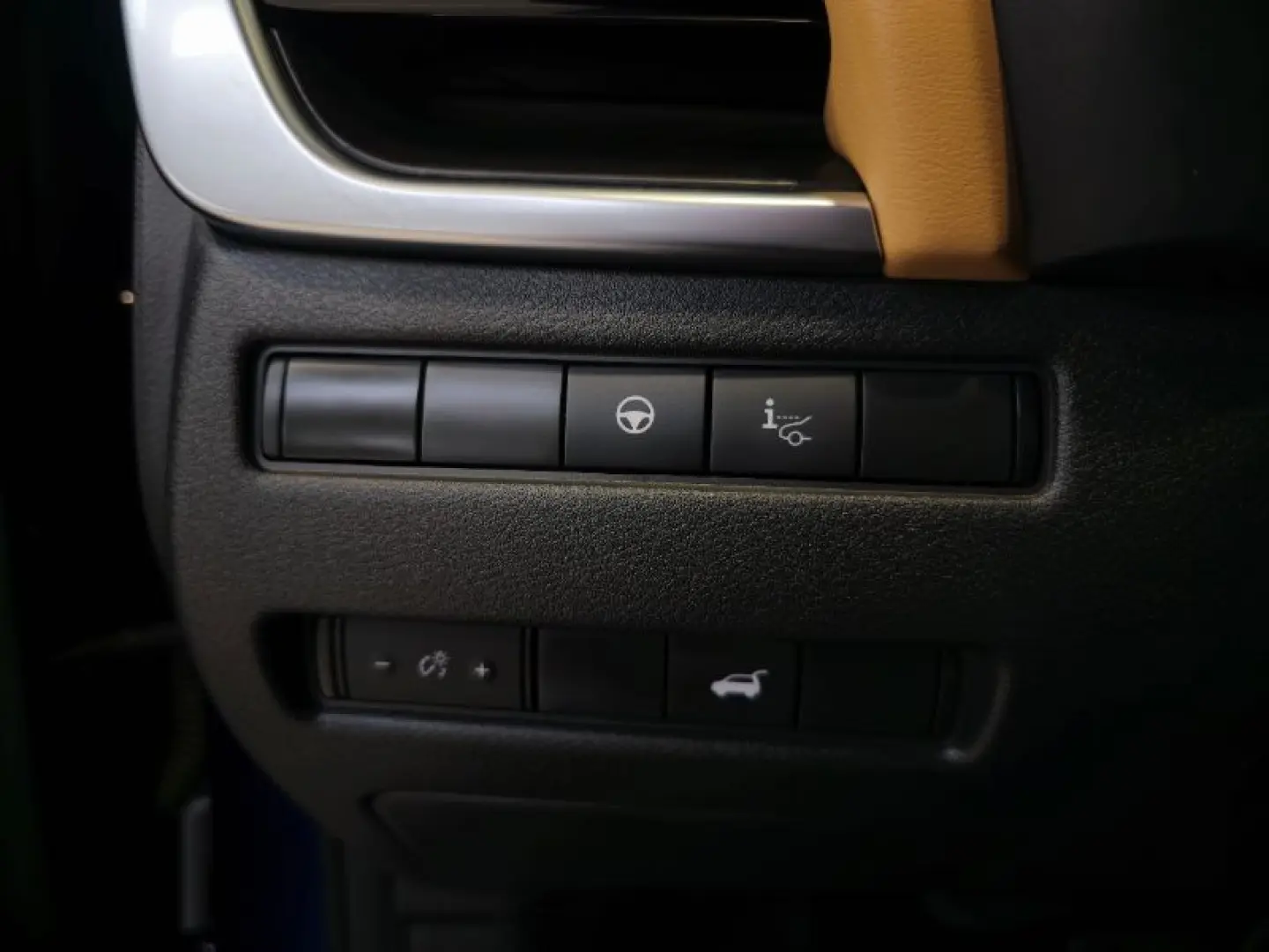 NISSAN X-TRAIL e4ORCE 211CP 4WD 7 locuri Tekna