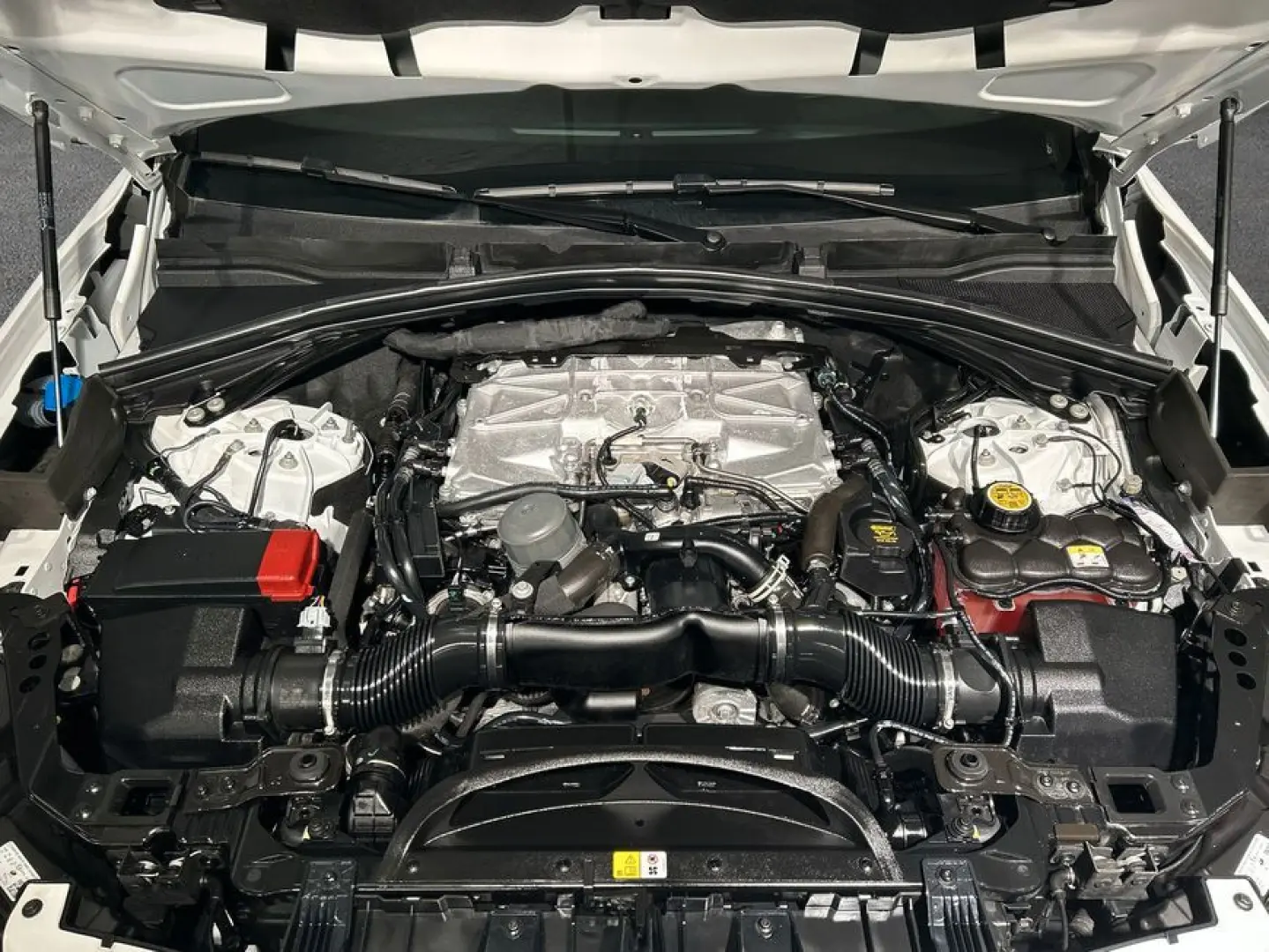 F-Pace P550 AWD SVR