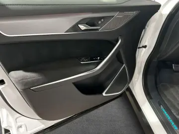 F-Pace P550 AWD SVR
