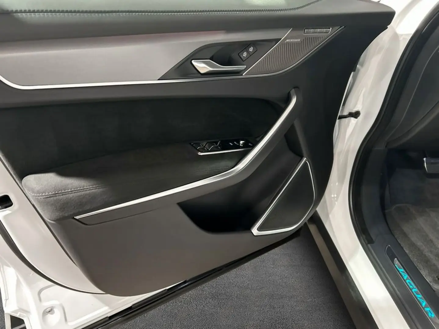 F-Pace P550 AWD SVR