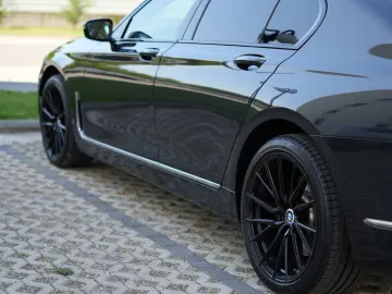 BMW 740