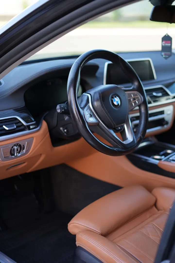 BMW 740
