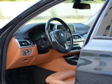 BMW 740