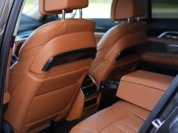 BMW 740