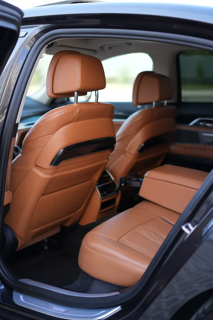 BMW 740