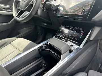 Q8 Sportback 55 e-tron quattro S line MATRIX*HUD