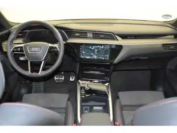 Q8 Sportback 55 e-tron quattro S line