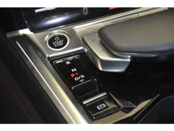 Q8 Sportback 55 e-tron quattro S line