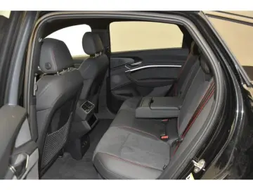 Q8 Sportback 55 e-tron quattro S line
