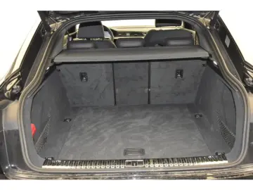 Q8 Sportback 55 e-tron quattro S line