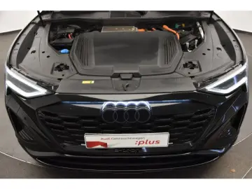 Q8 Sportback 55 e-tron quattro S line