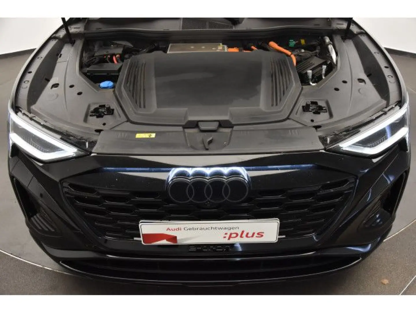 Q8 Sportback 55 e-tron quattro S line