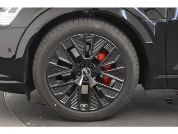 Q8 Sportback 55 e-tron quattro S line