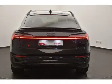 Q8 Sportback 55 e-tron quattro S line