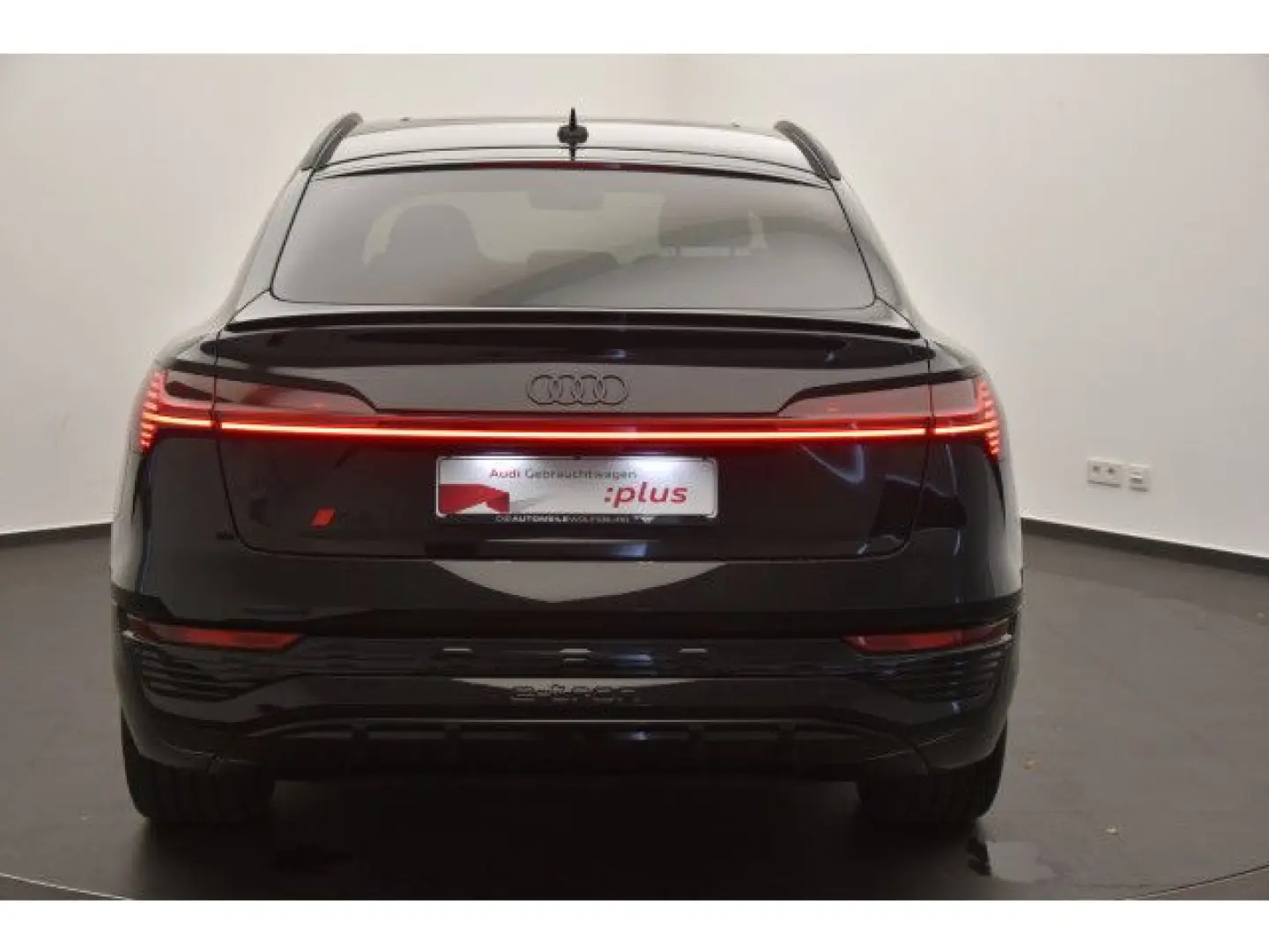Q8 Sportback 55 e-tron quattro S line