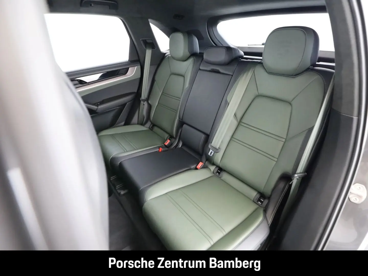 Cayenne E-Hybrid/ Inno-Drive/ Burmester/ Sport D