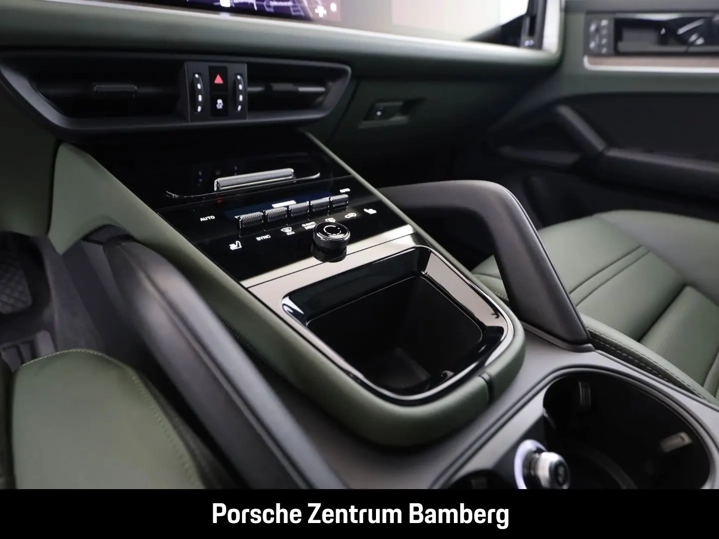 Cayenne E-Hybrid/ Inno-Drive/ Burmester/ Sport D