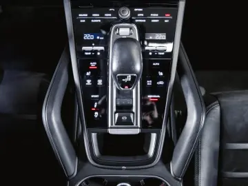 Cayenne GTS Panoramadach Luftfederung BOSE