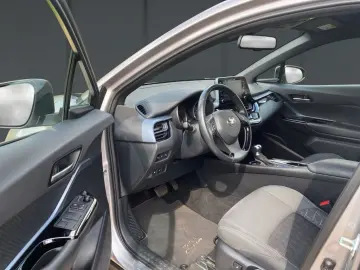 C-HR Hybrid Team D