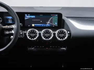 GLA 200 d AMG-LINE/AHK/PANO/360°/NIGHT/MULTIBEAM