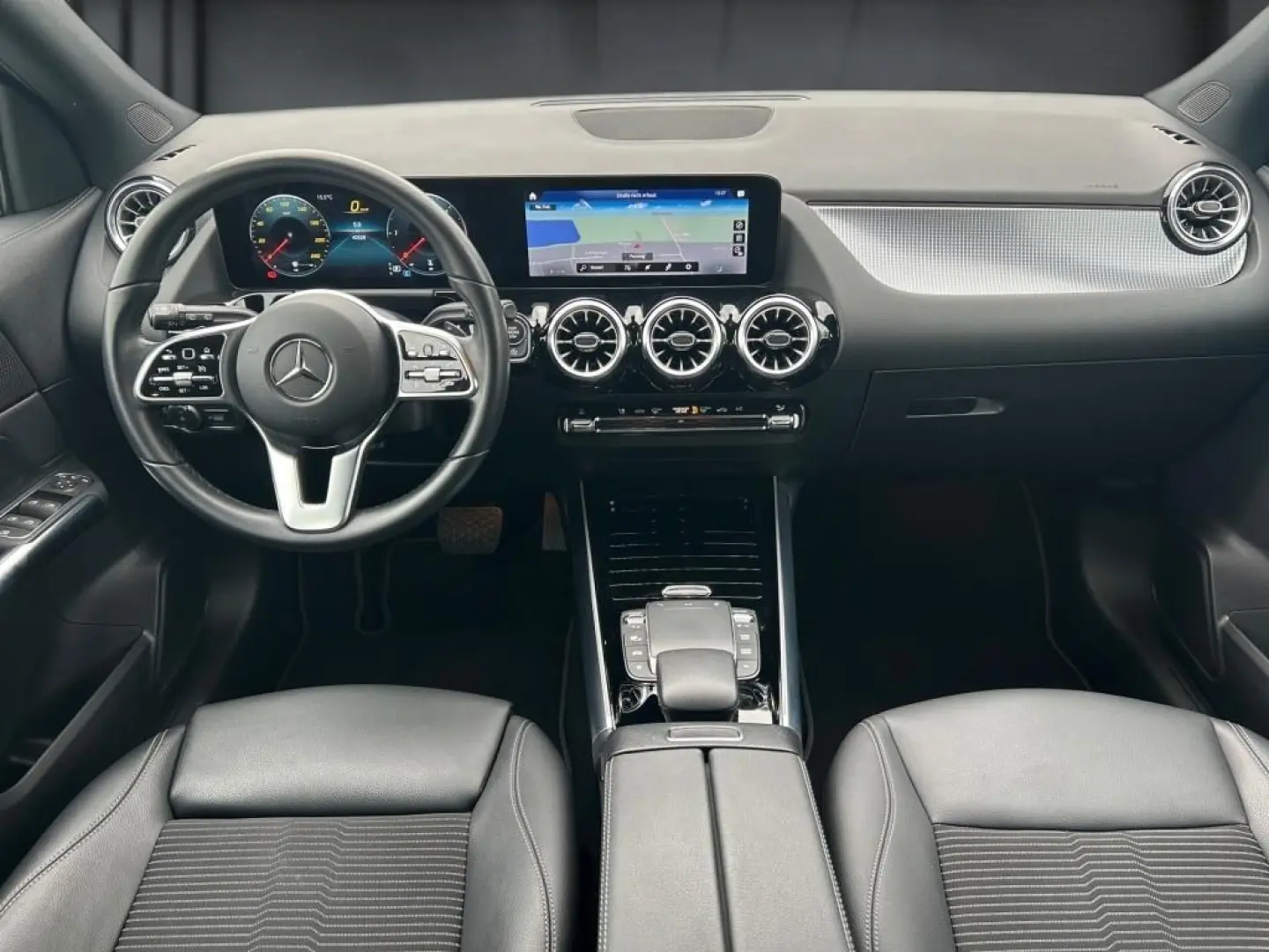 GLA 200 d MBUX, Kamera, AHK, Navi, Ambi, CarPlay
