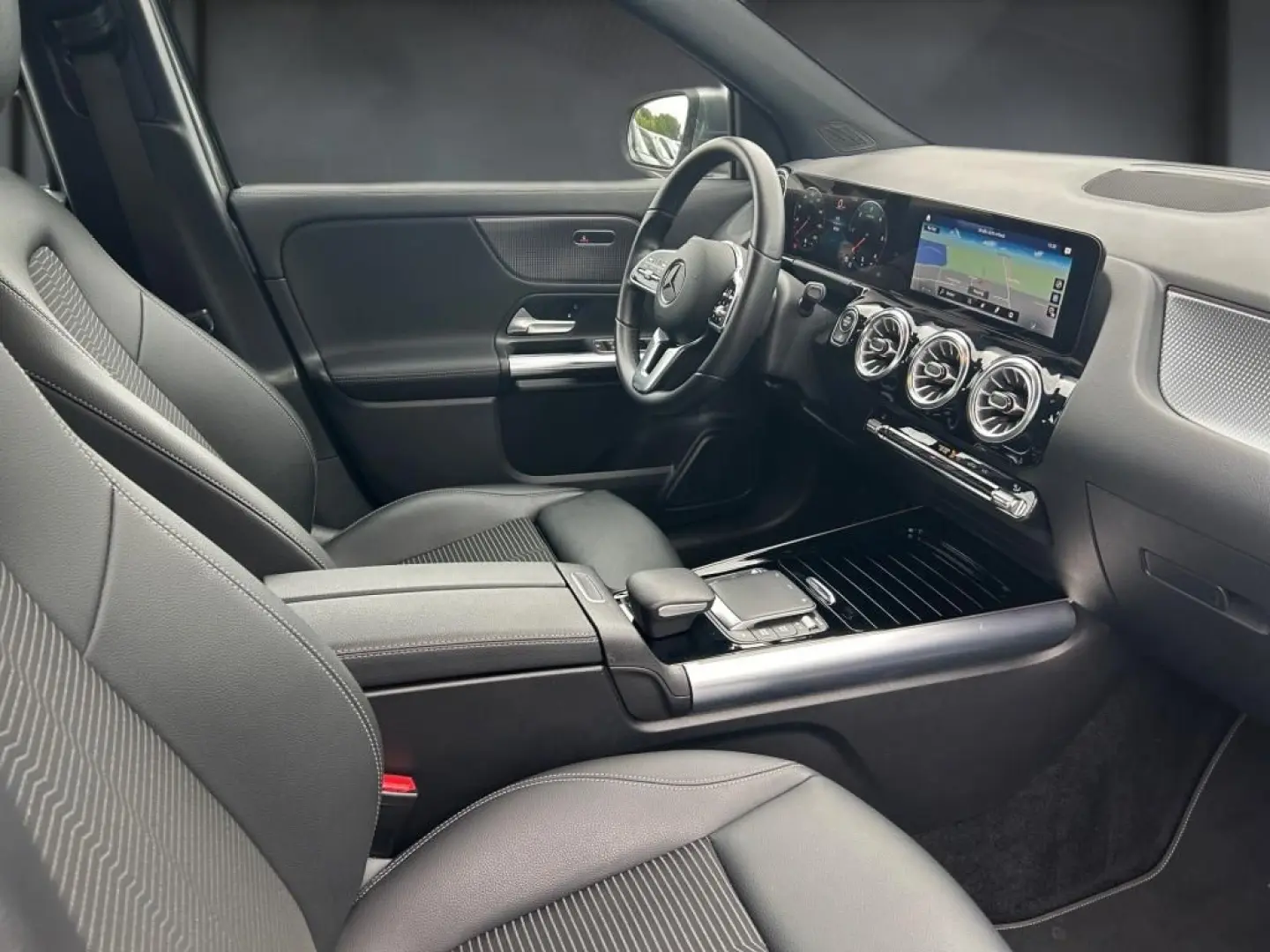 GLA 200 d MBUX, Kamera, AHK, Navi, Ambi, CarPlay