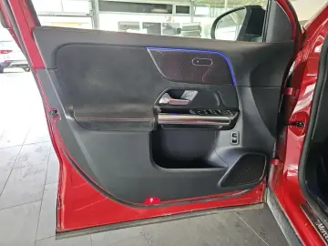 GLA 200 d AMG+MBUX+PANO+MBEAM+NIGHT+AMBIENTE