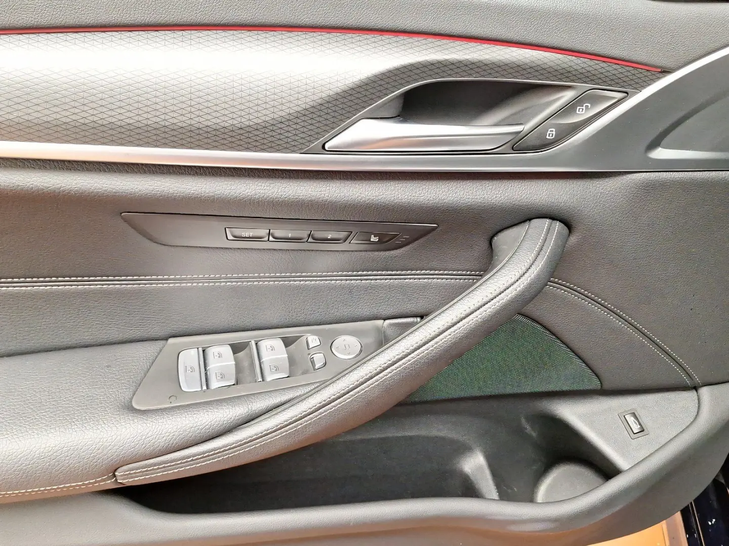 540d xDrive Limousine M Sport Standheizung AHK