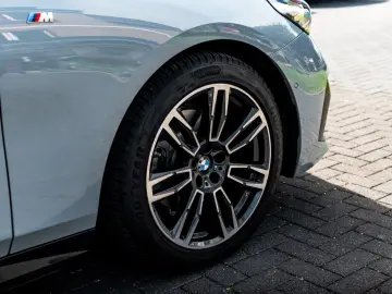 520 d M Sport G60 VOLL+Pano+AHK+Nightvision