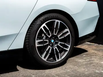 520 d M Sport G60 VOLL+Pano+AHK+Nightvision