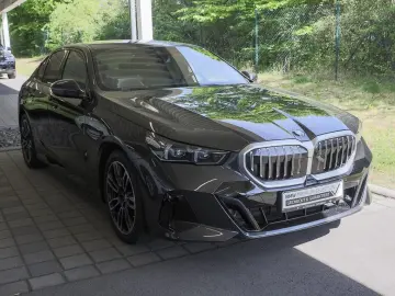 520d M Sportpaket AHK Komfortsitze 360 Kamera