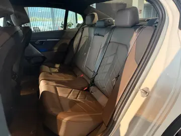 520 d M Sport Limousine Netto:€40.000,-