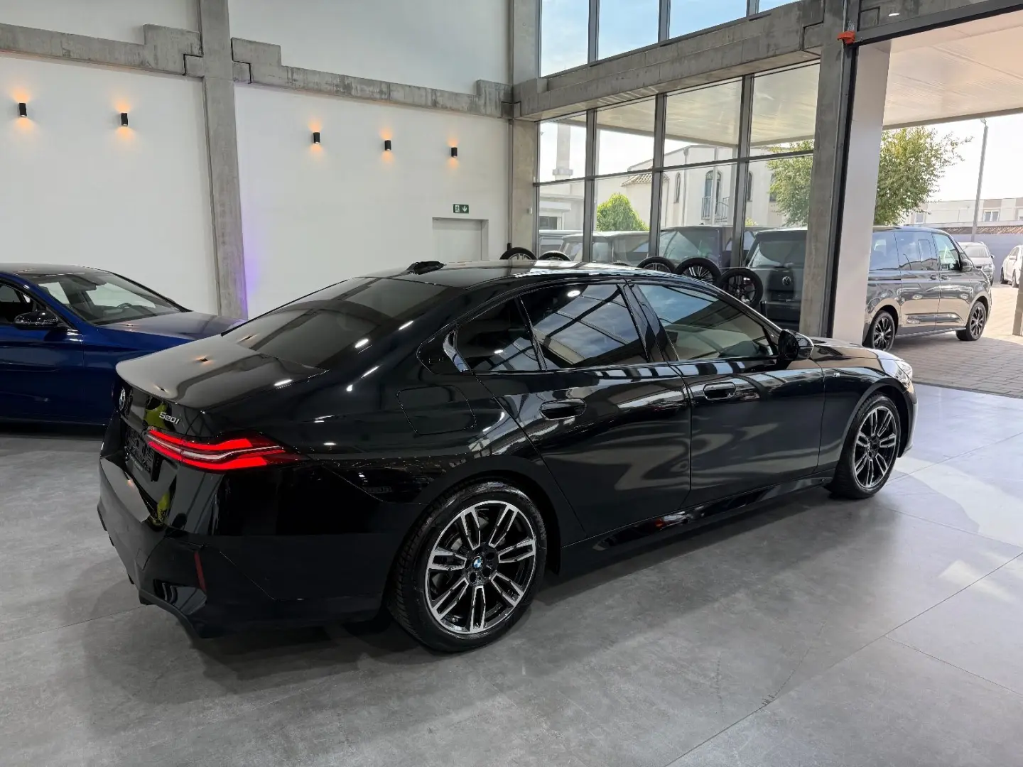 520 i M Sport*HUD*AHK*360°H&K*Memory*Carbon*