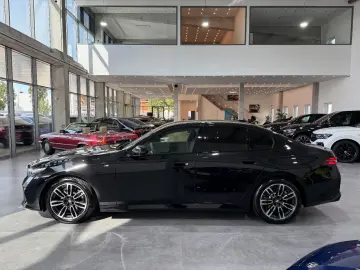 520 i M Sport*HUD*AHK*360°H&K*Memory*Carbon*