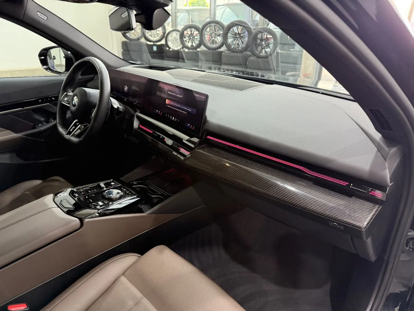 520 i M Sport*HUD*AHK*360°H&K*Memory*Carbon*