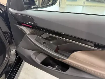 520 i M Sport*HUD*AHK*360°H&K*Memory*Carbon*