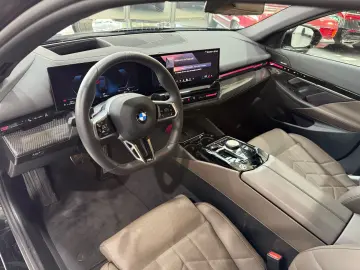 520 i M Sport*HUD*AHK*360°H&K*Memory*Carbon*