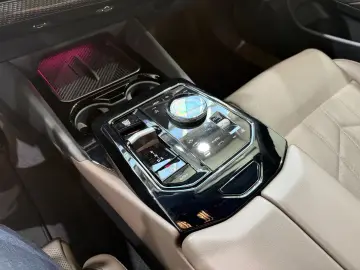 520 i M Sport*HUD*AHK*360°H&K*Memory*Carbon*