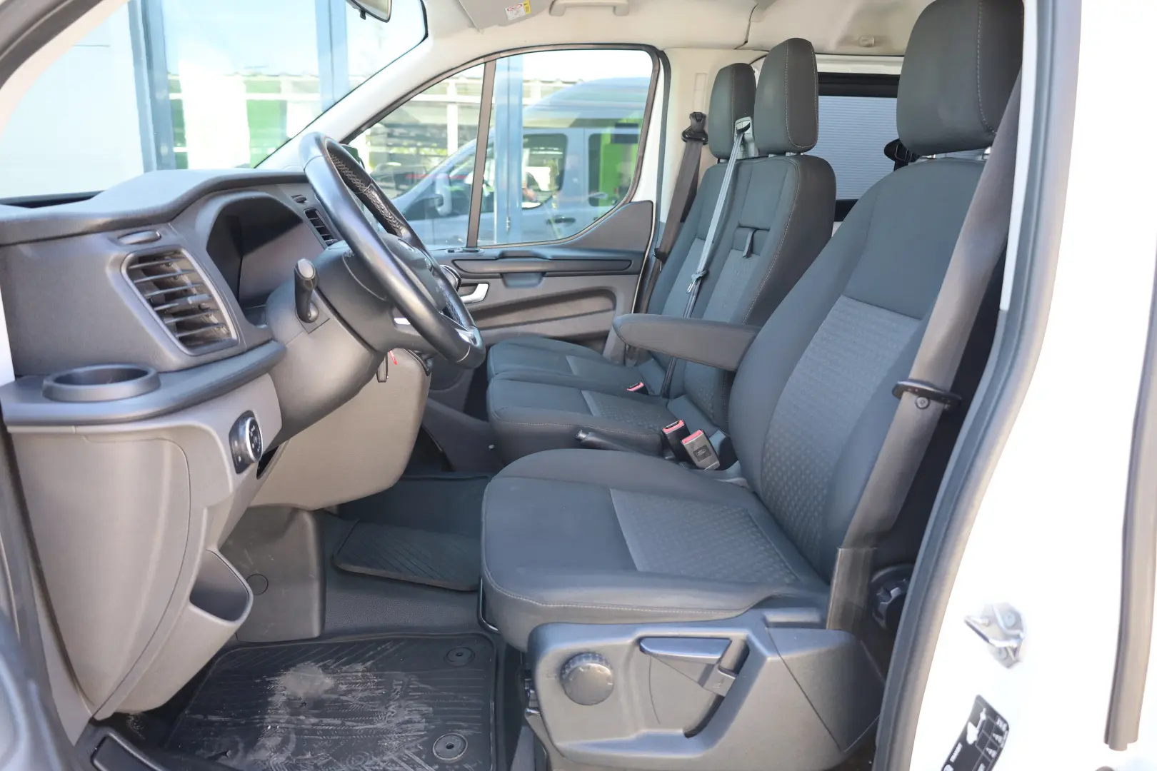 Ford Custom L2H2 2.0D 170CP  6 LOCURI