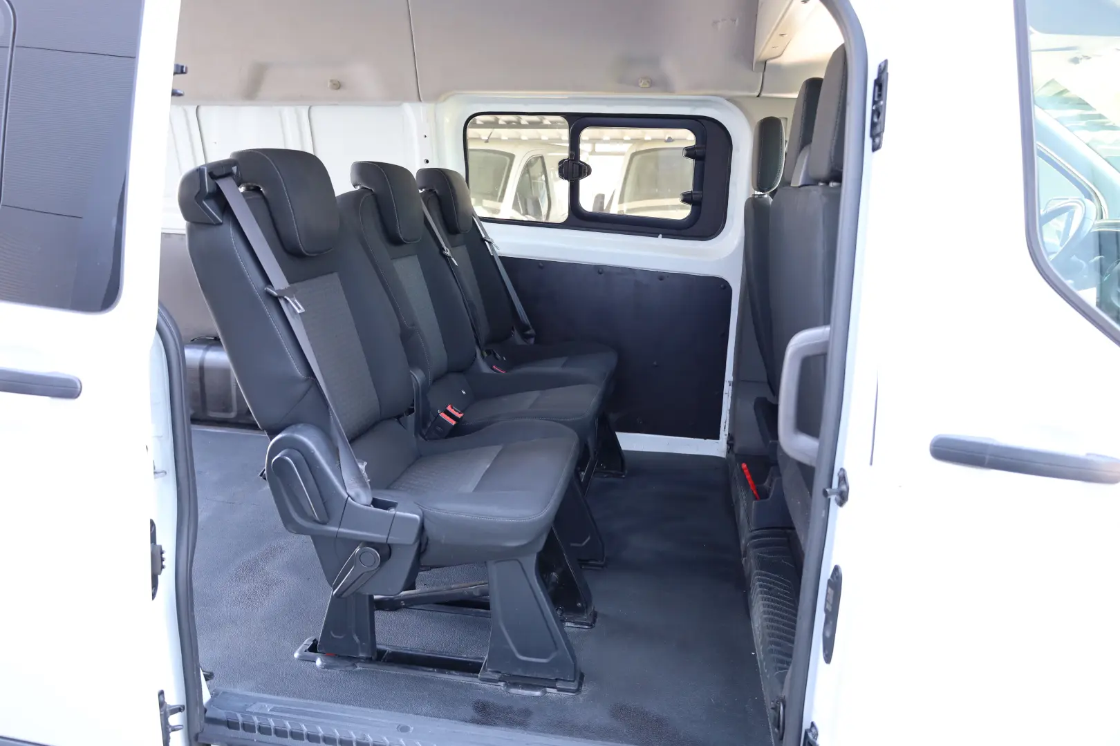 Ford Custom L2H2 2.0D 170CP  6 LOCURI