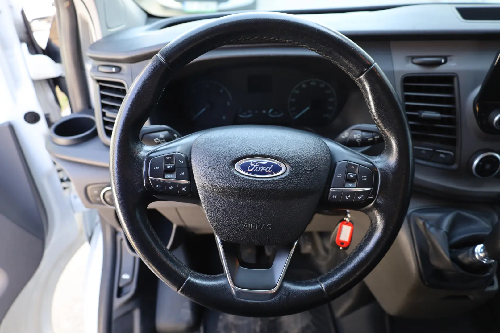 Ford Custom L2H2 2.0D 170CP  6 LOCURI