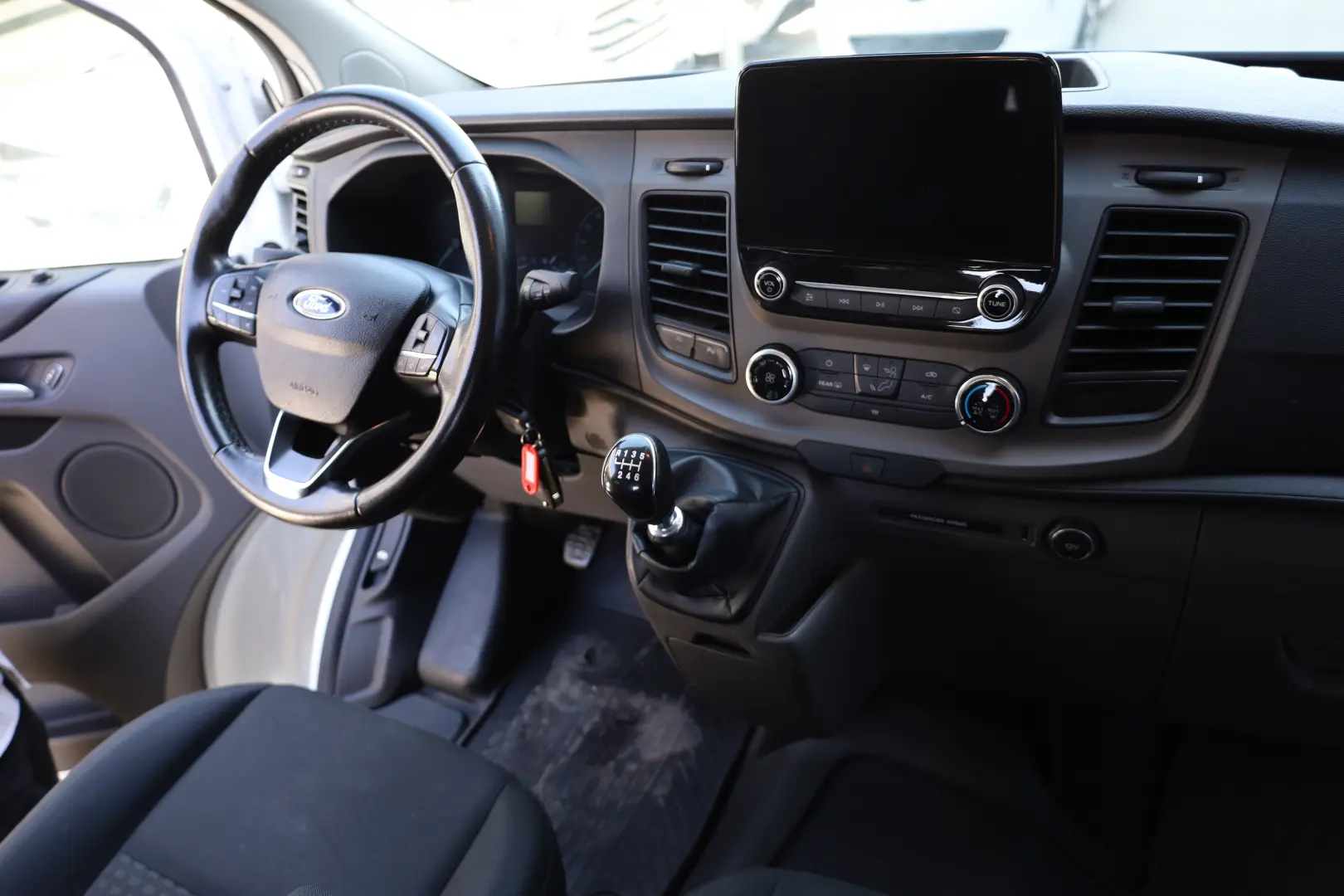 Ford Custom L2H2 2.0D 170CP  6 LOCURI